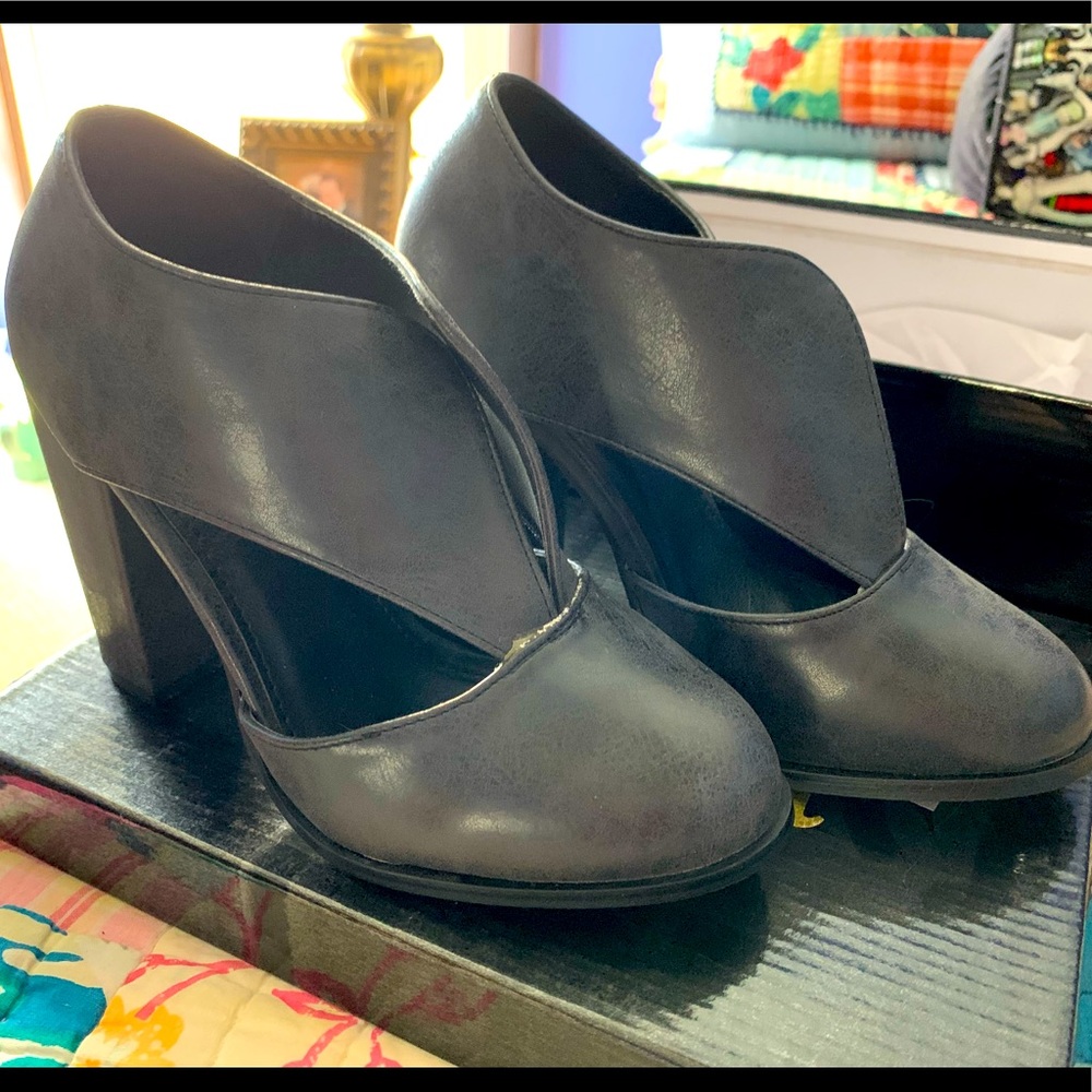 MATA Cut-Out Heels 7 Black Vegan Leather